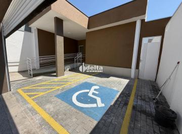 Comercial · 300m² · 8 Quartos · 2 Vagas · Casa Comercial Com Habite - Se Sendo Primeira Locação Bairro Osvaldo - Uberlândia