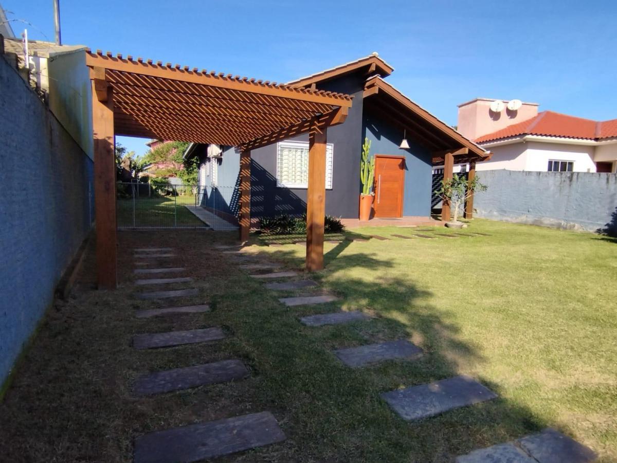 Casa Com Três Dormitórios Próximo a Lagoa Do Quintino de Fácil Acesso a Entrada Para Garopaba E a Ba