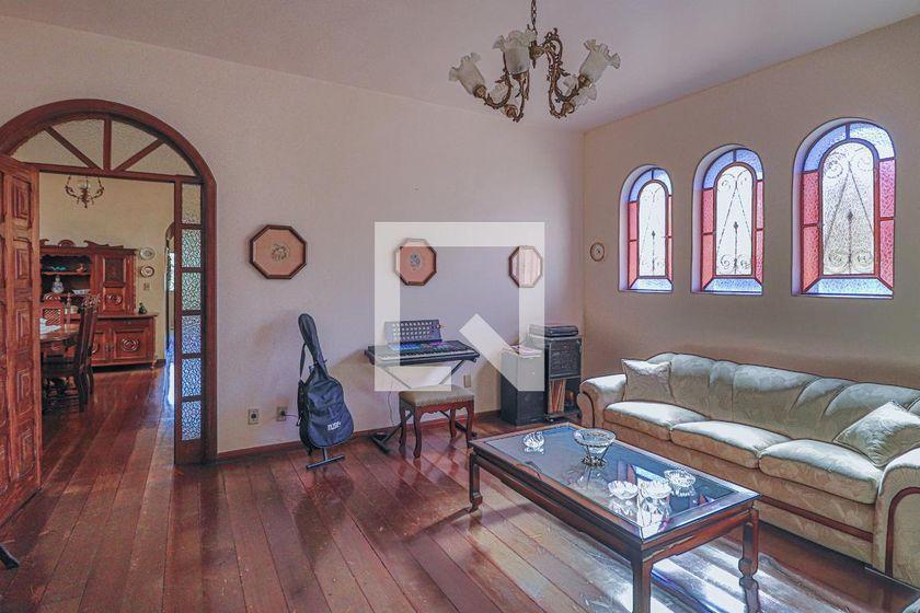 Casa À Venda - Cachoeirinha, 6 Quartos, 360 m² - Belo Horizonte