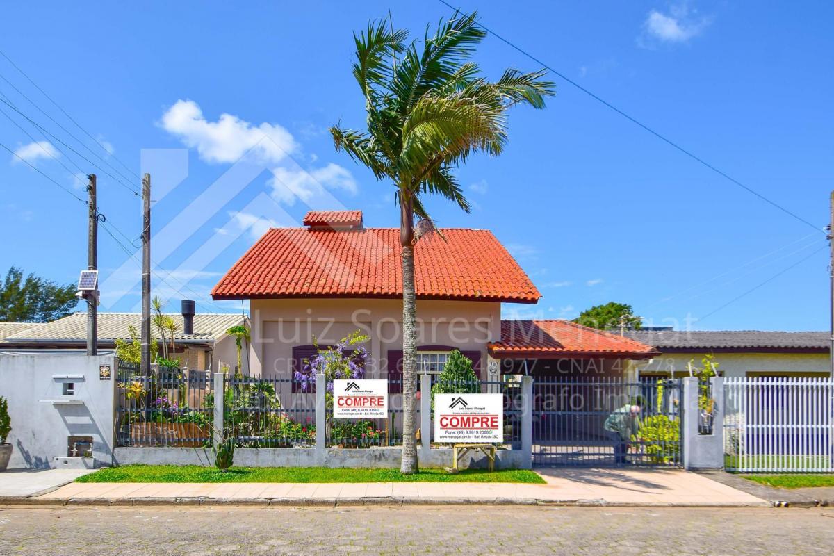 Imóvel No Centro de Balneário Rincão - Sc: 5 Quartos, 4 Salas, 3 Banheiros E 3 Vagas de Garagem!