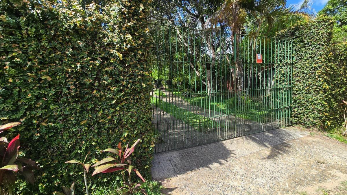 Espaçosa Casa Com Terreno de 1.900 m² Em Aldeia
