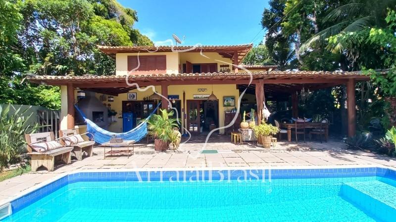 Casa Em Condomínio No Centro Turistico de Arraial Dajuda.