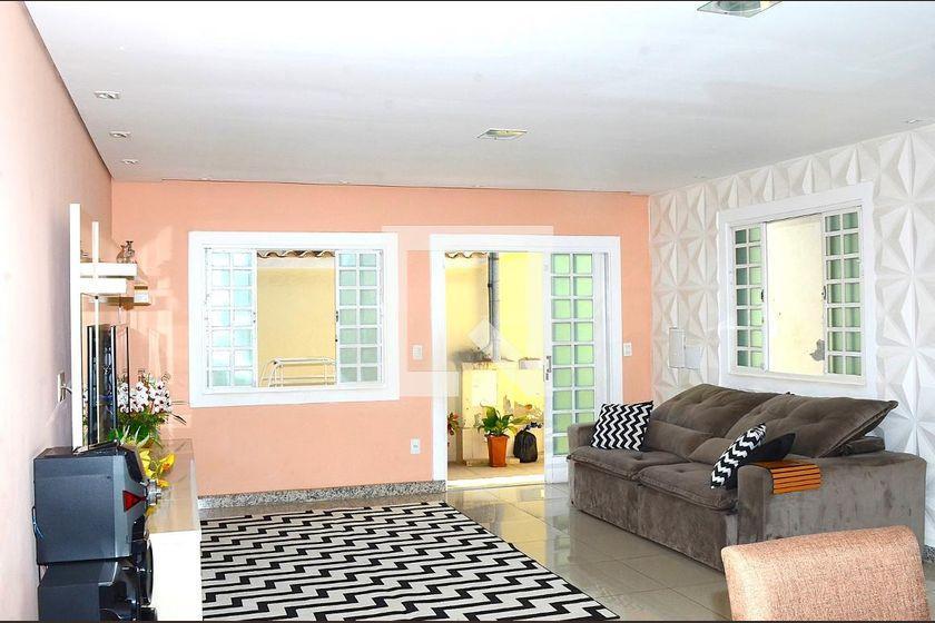 Casa À Venda - Goiânia, 3 Quartos, 300 m² - Belo Horizonte