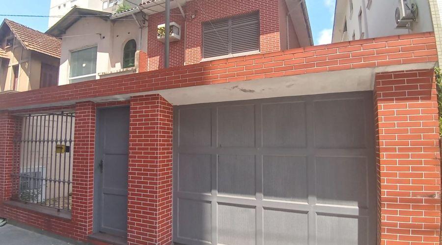 Casa Sobrado de Dois Dormitórios Na Quadra Da Praia. 220 m²