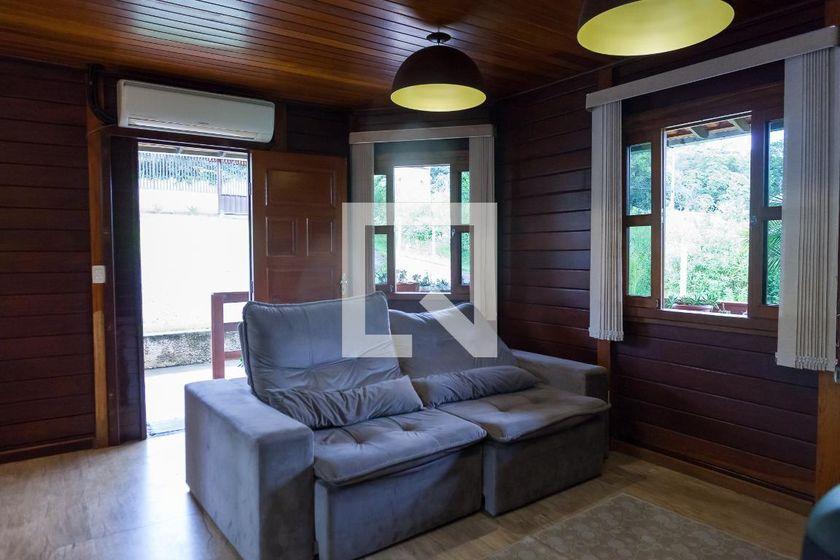 Casa À Venda - Canto Das Águas, 3 Quartos, 1500 m² - Rio Acima